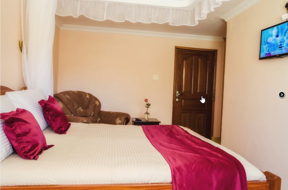 Phoenicia Hotel 8/50