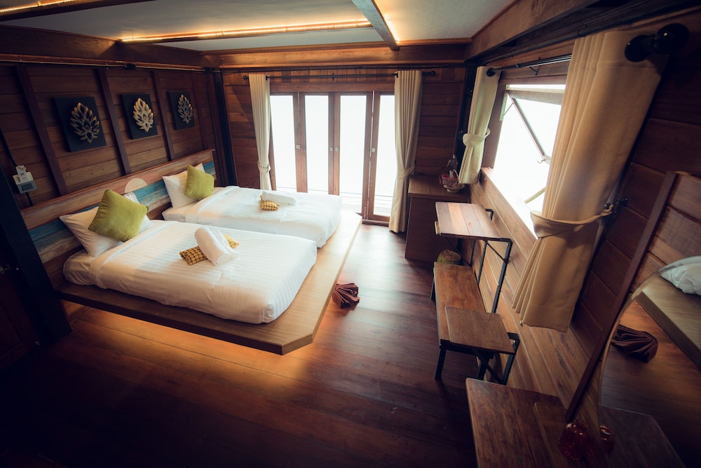 1 Bedroom, Superior, Double or Twin Bed, Lake View, Panvaree The Greenery 10/10