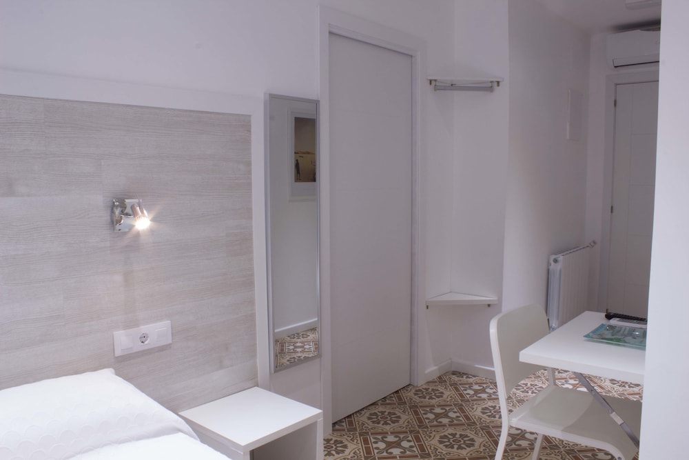 Hostal Nova 56/64