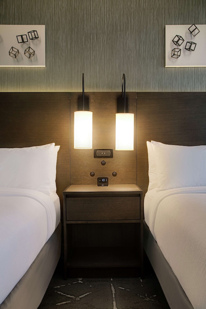 Embassy Suites By Hilton Atlanta Perimeter Center 16/60