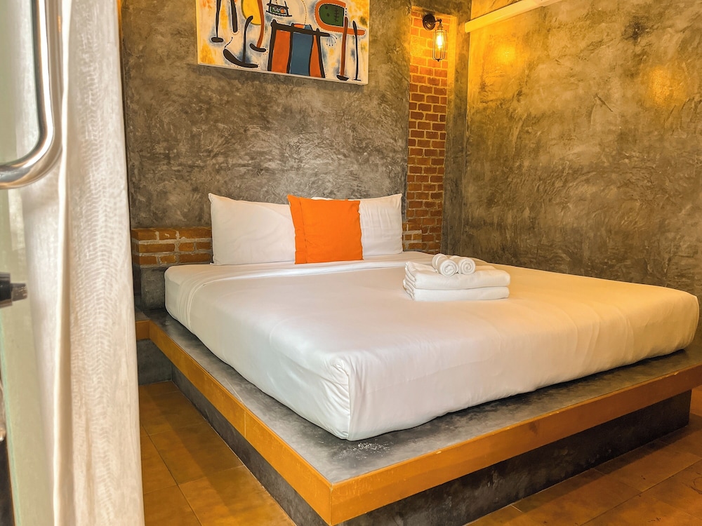 Baan Mee Phuket 6/55