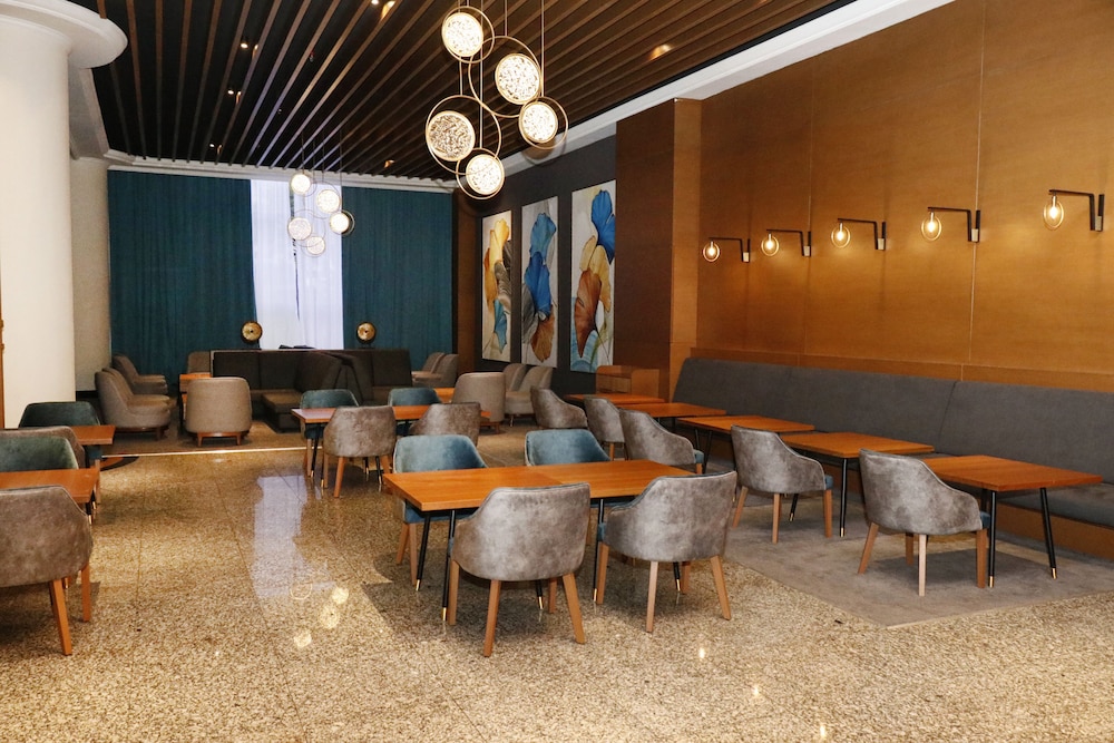 Mardhiyyah Hotel And Suites 38/52
