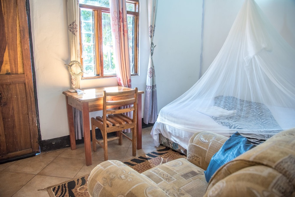 Okavango Lodge 5/30