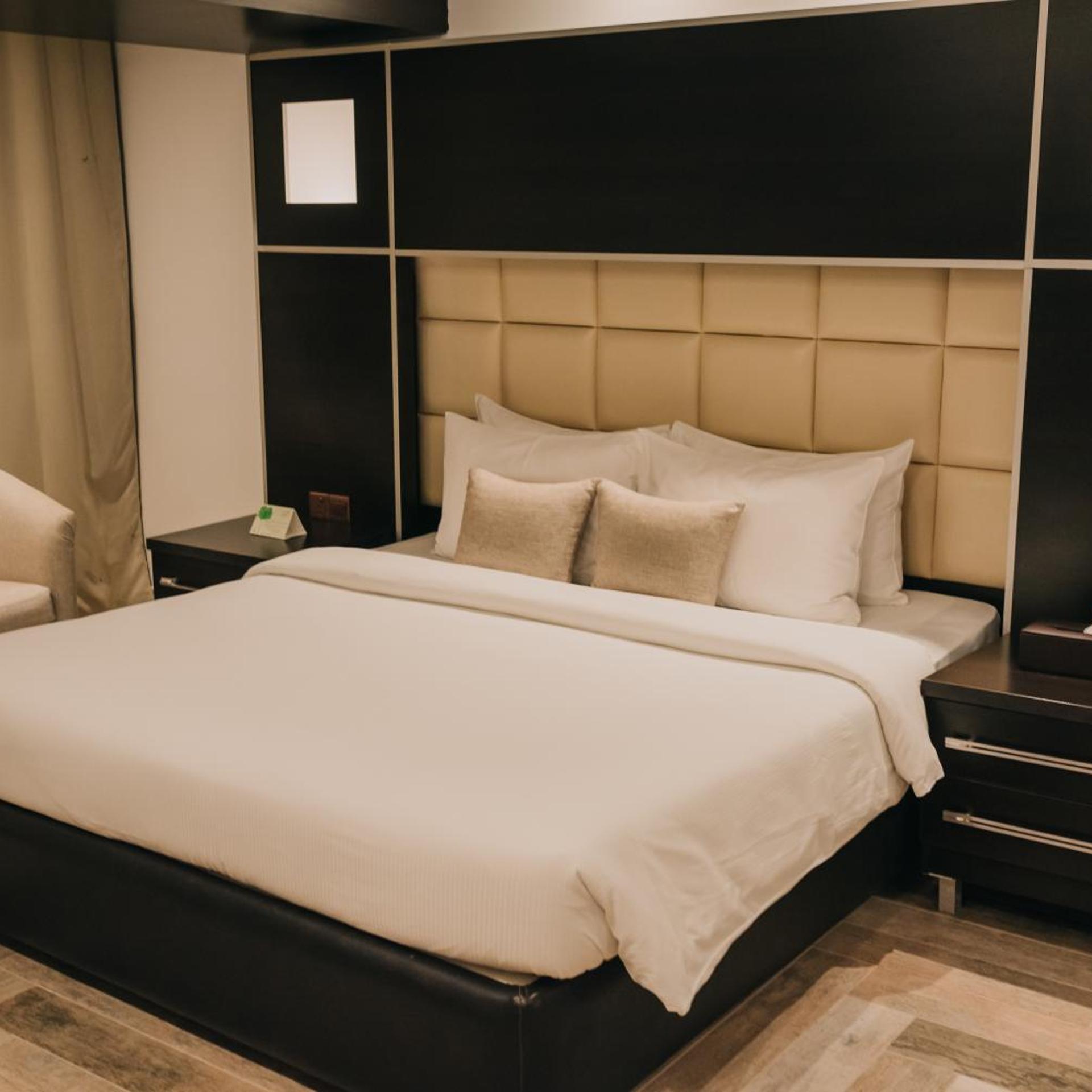 Ashur Hotel 18/63