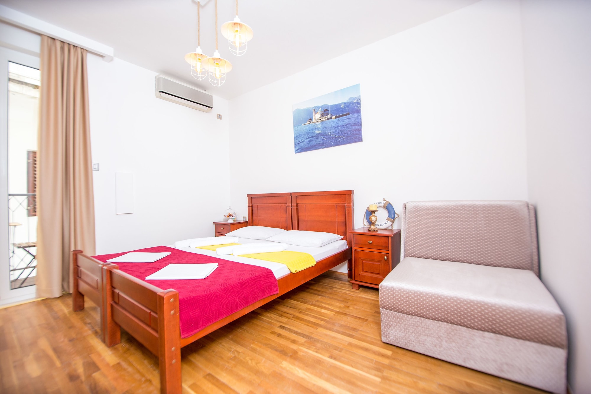 CLASSIC, TRIPLE, MULTIPLE BEDS