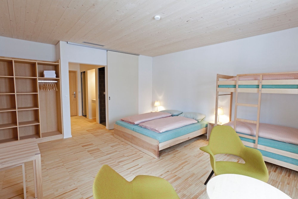 Youth Hostel 23/63