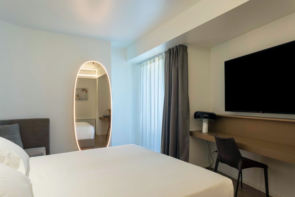 Deluxe, King Bed, Sofa