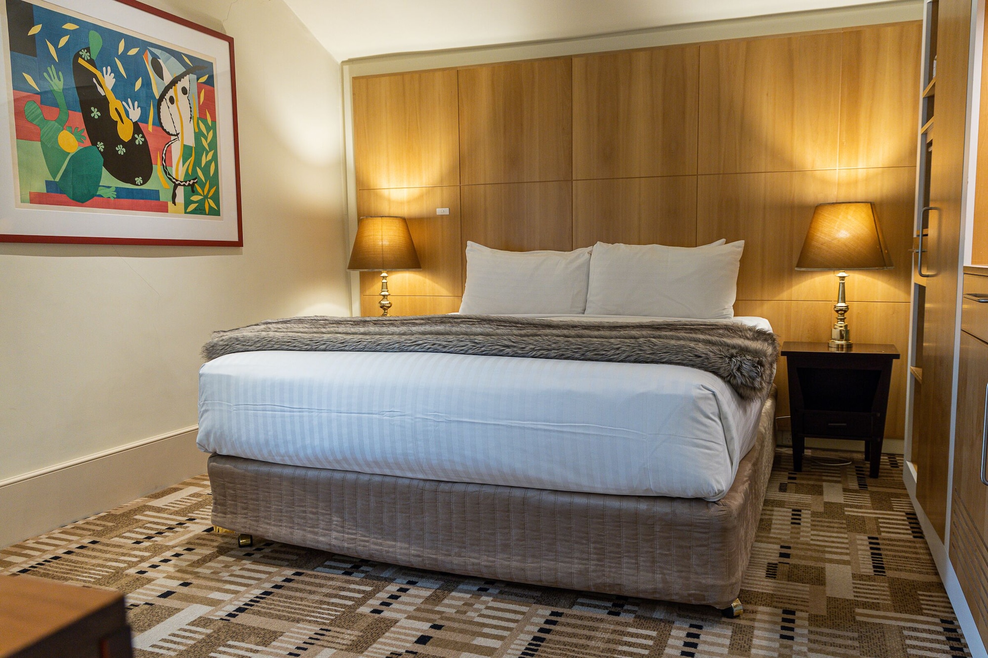 LOFT, SUITE