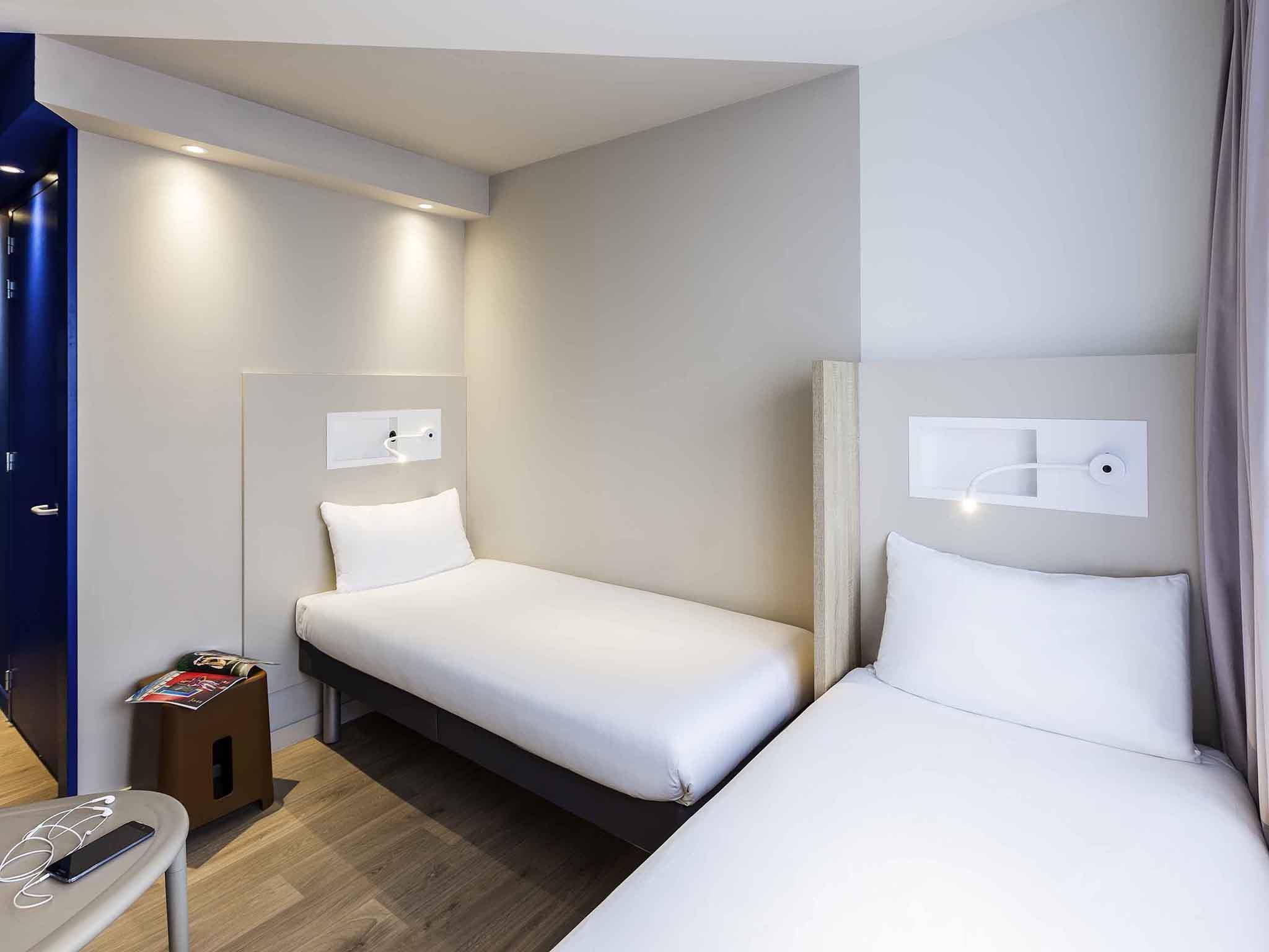 غرفة قياسية بسريرين منفصلين، Ibis Budget Amsterdam City South 3/5