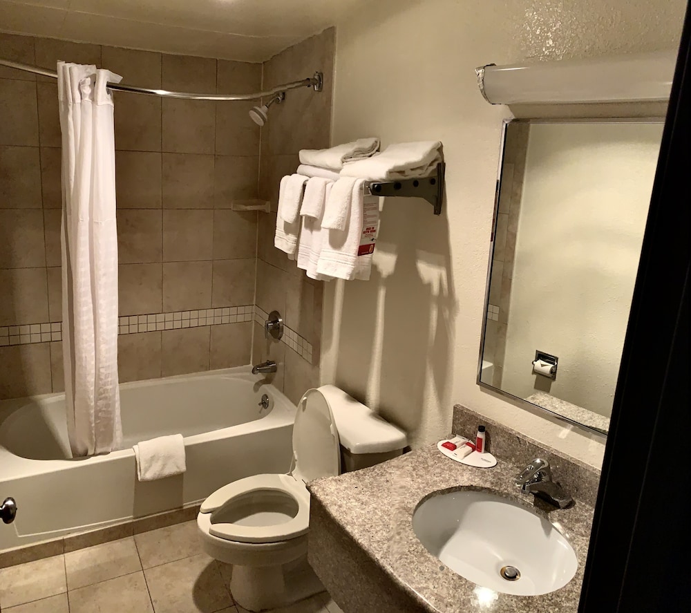 Super 8 By Wyndham Stamford/New York City Area 13/24