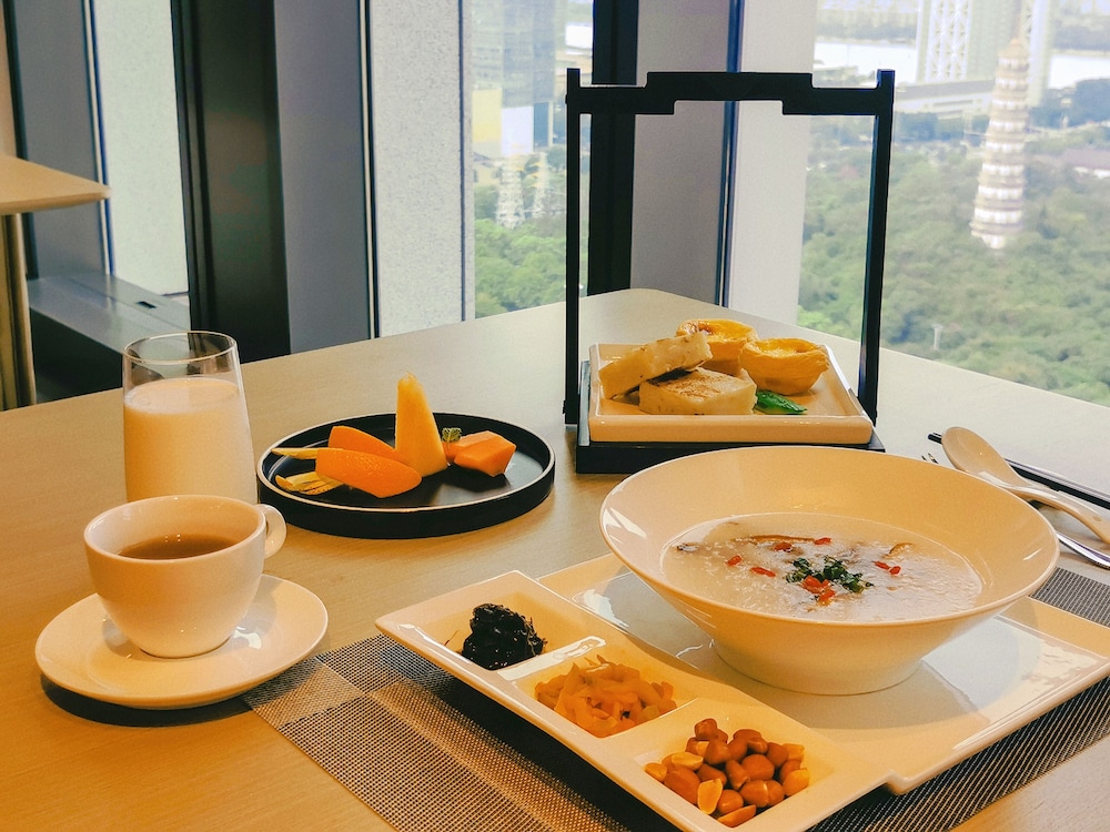 LN Dongfang Hotel Pazhou 44/60