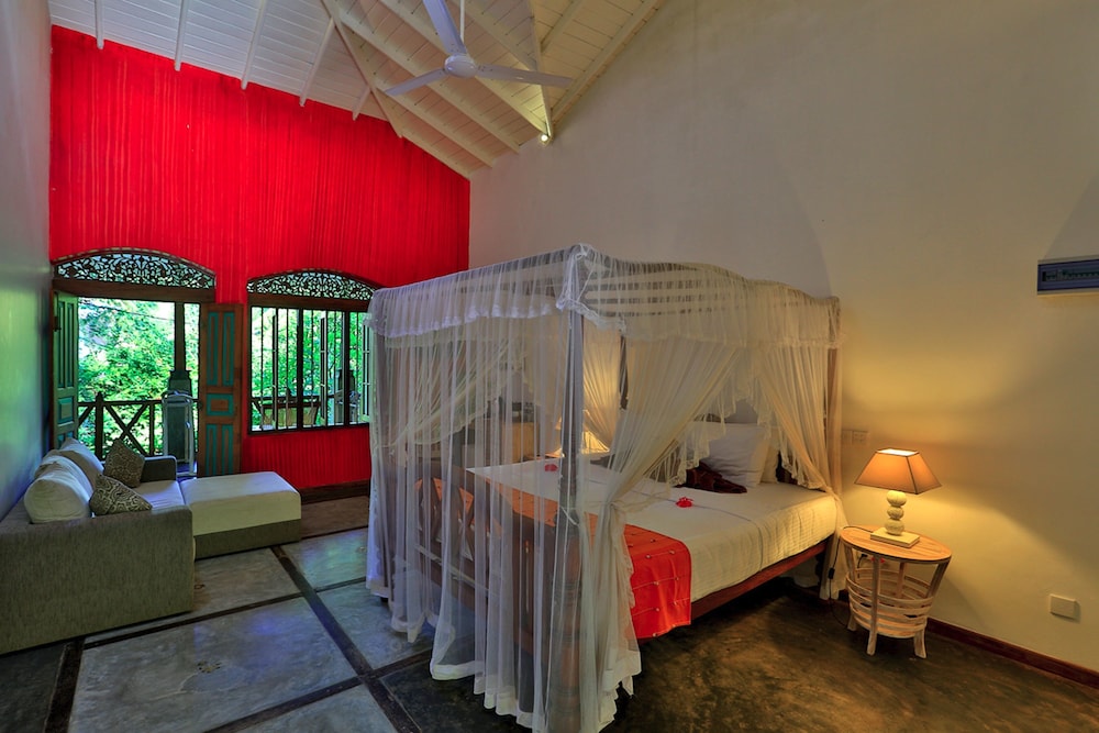 Thambapanni Retreat 28/72