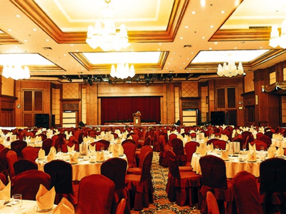 Gladden Hotel Shilong 48/58