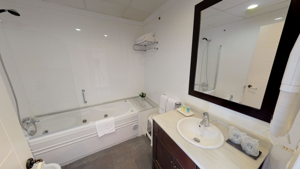 HOTEL CON ENCANTO PALAU VERD 3***SUP 38/39