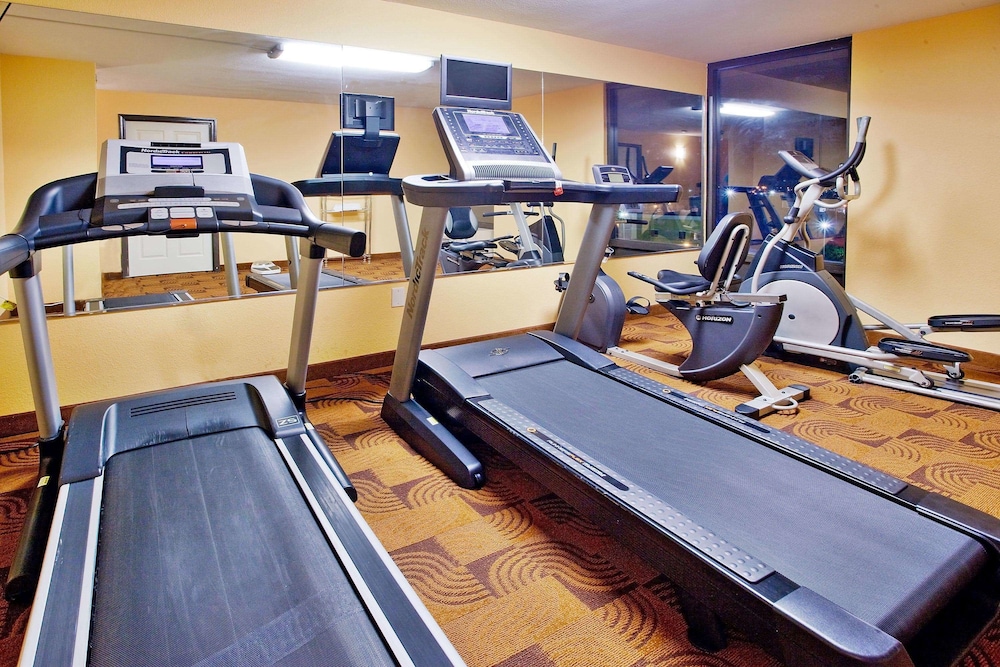 La Quinta Inn & Suites by Wyndham Memphis Airport Graceland 37/71