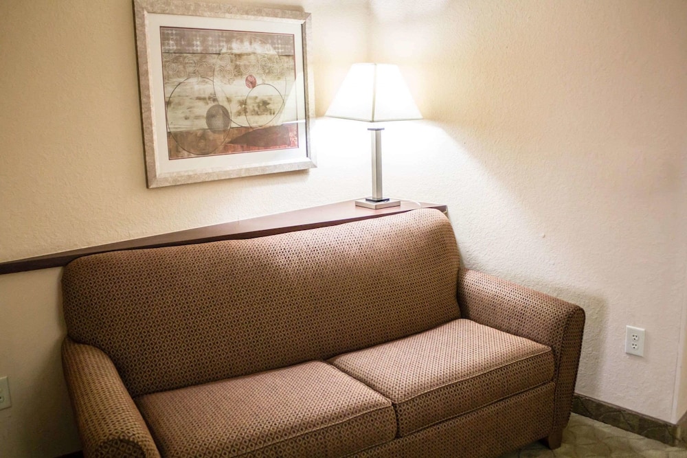 Comfort Suites Brunswick GA 30/44