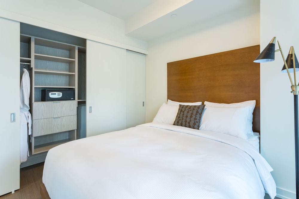 1 BEDROOM, SUITE, BALCONY