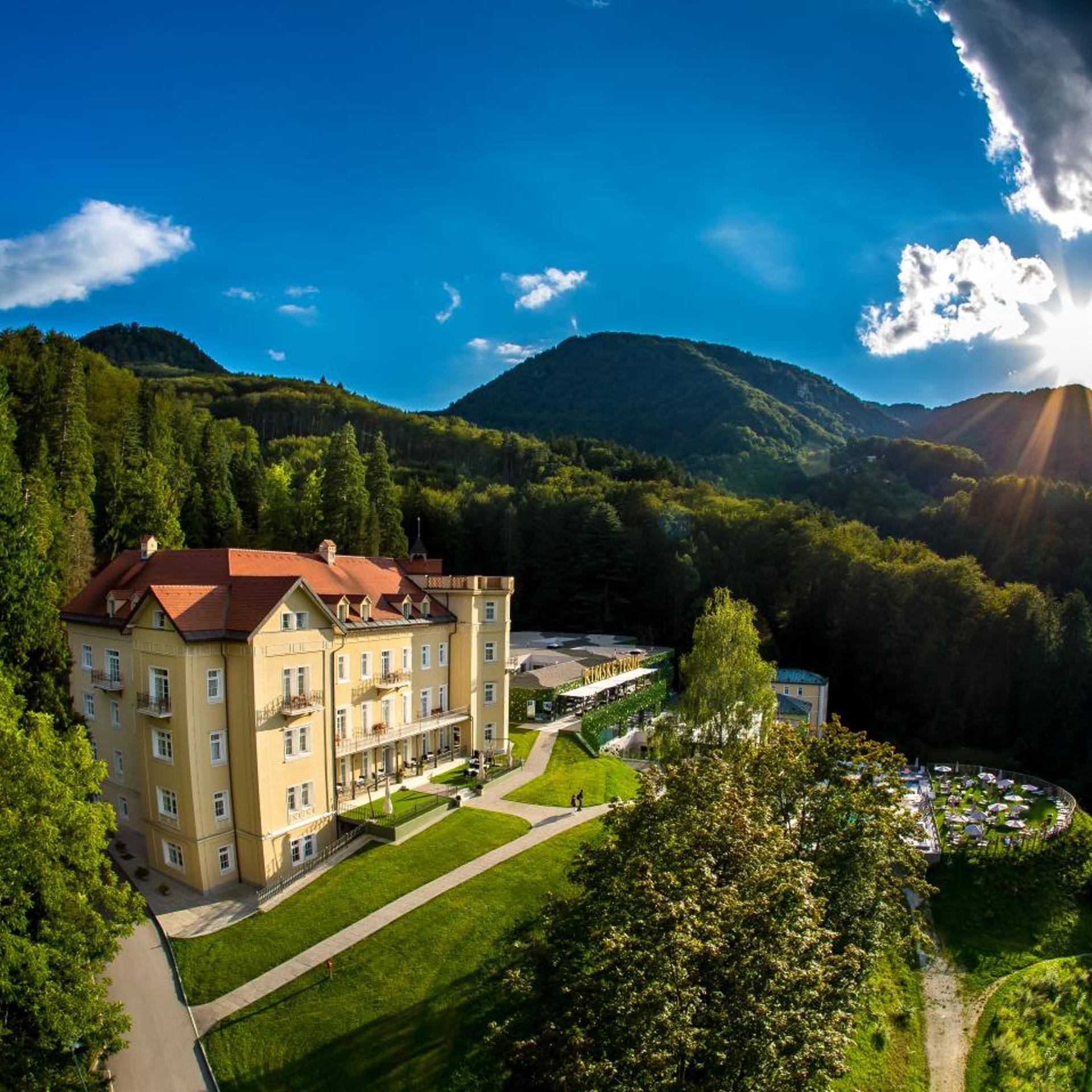 Sofijin Dvor - Adults Only 25/32