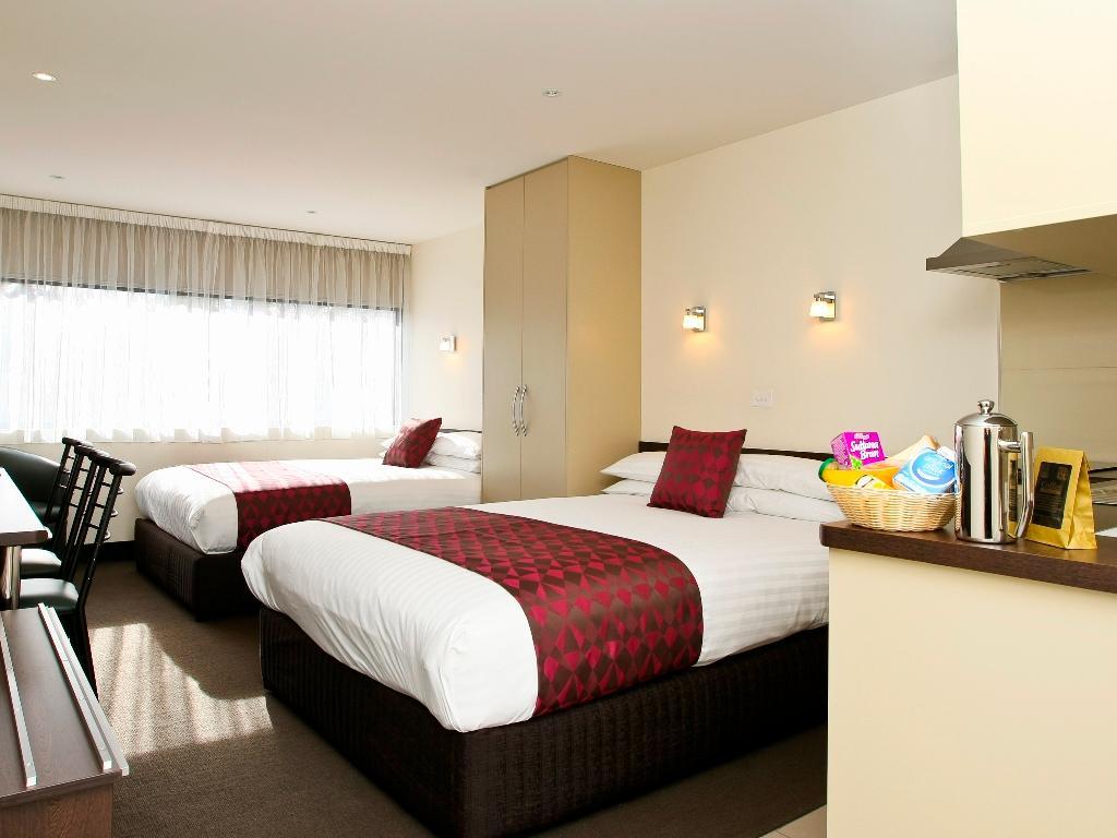 DELUXE, TWIN BEDS
