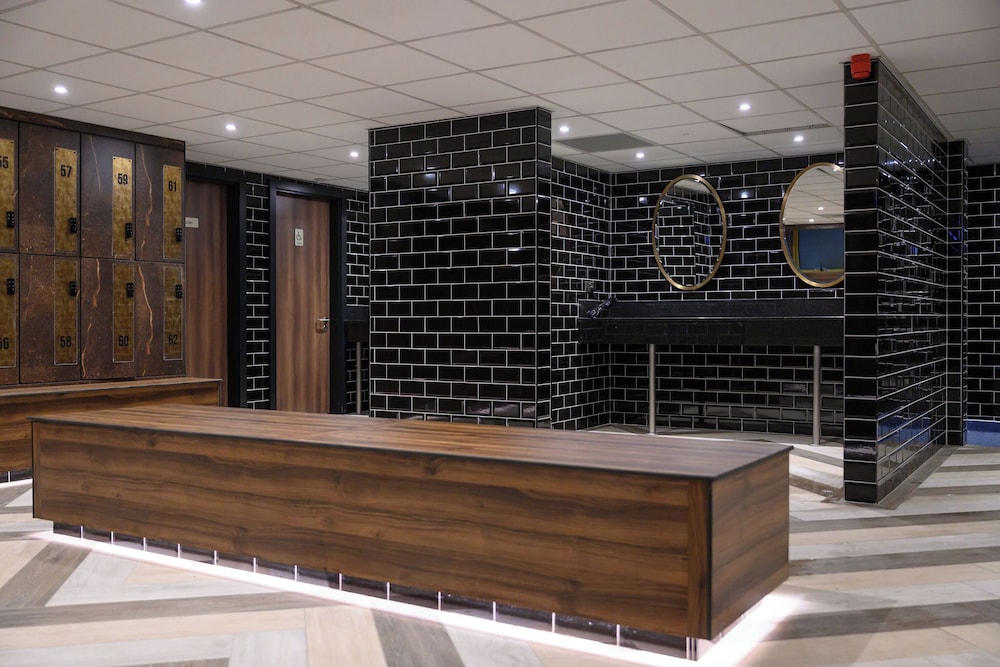 Newtown Park Hotel 4/47