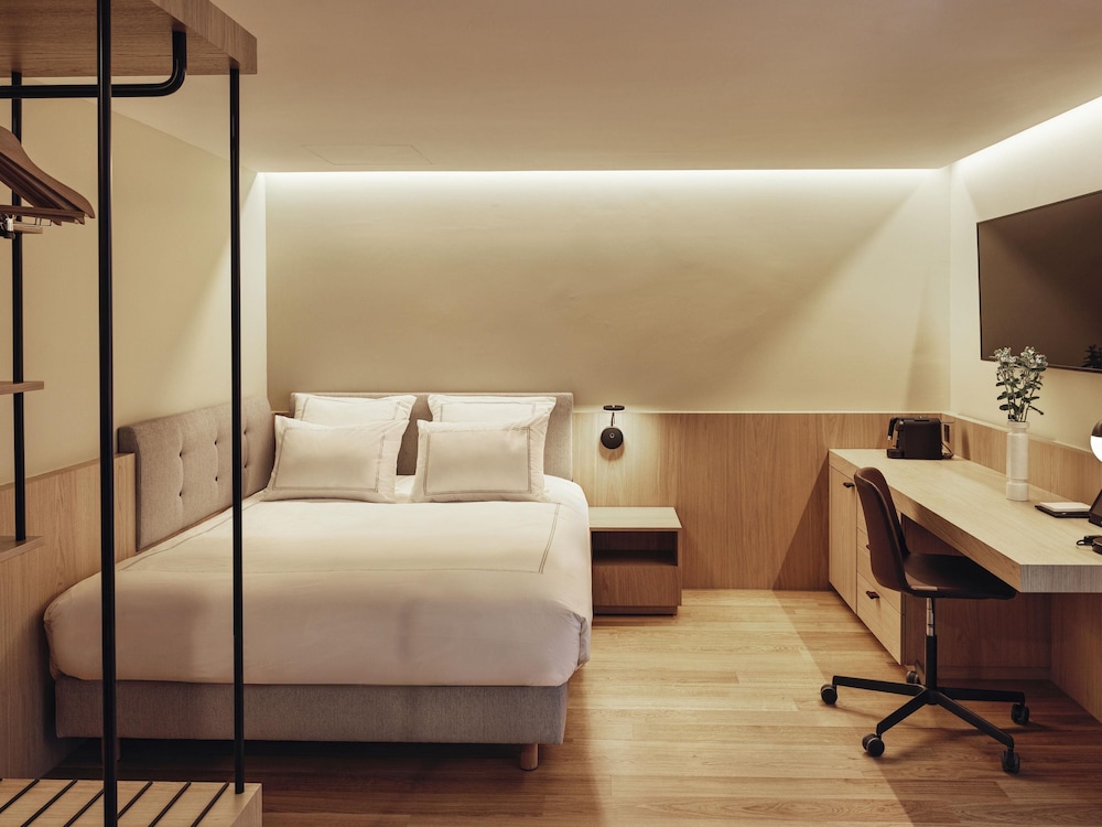 غرفة كلاسيكية بسرير كوين، Swissotel Kursaal Bern 3/6