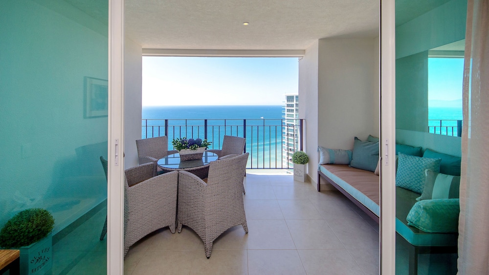 Grand Venetian Condominium 26/50