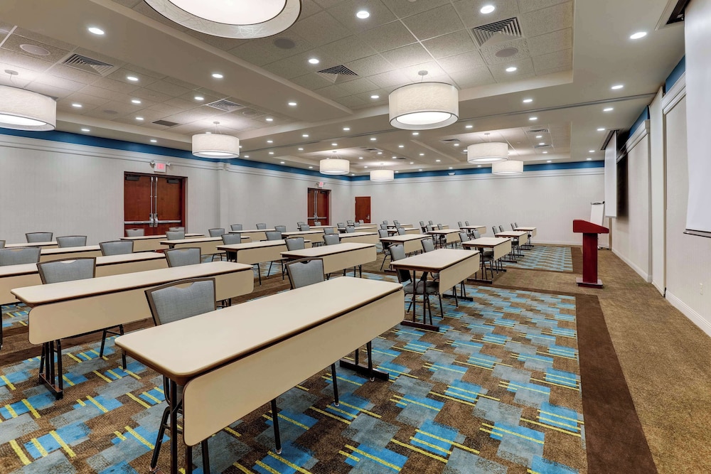 Drury Inn and Suites Phoenix Chandler Fashion Center 41/50
