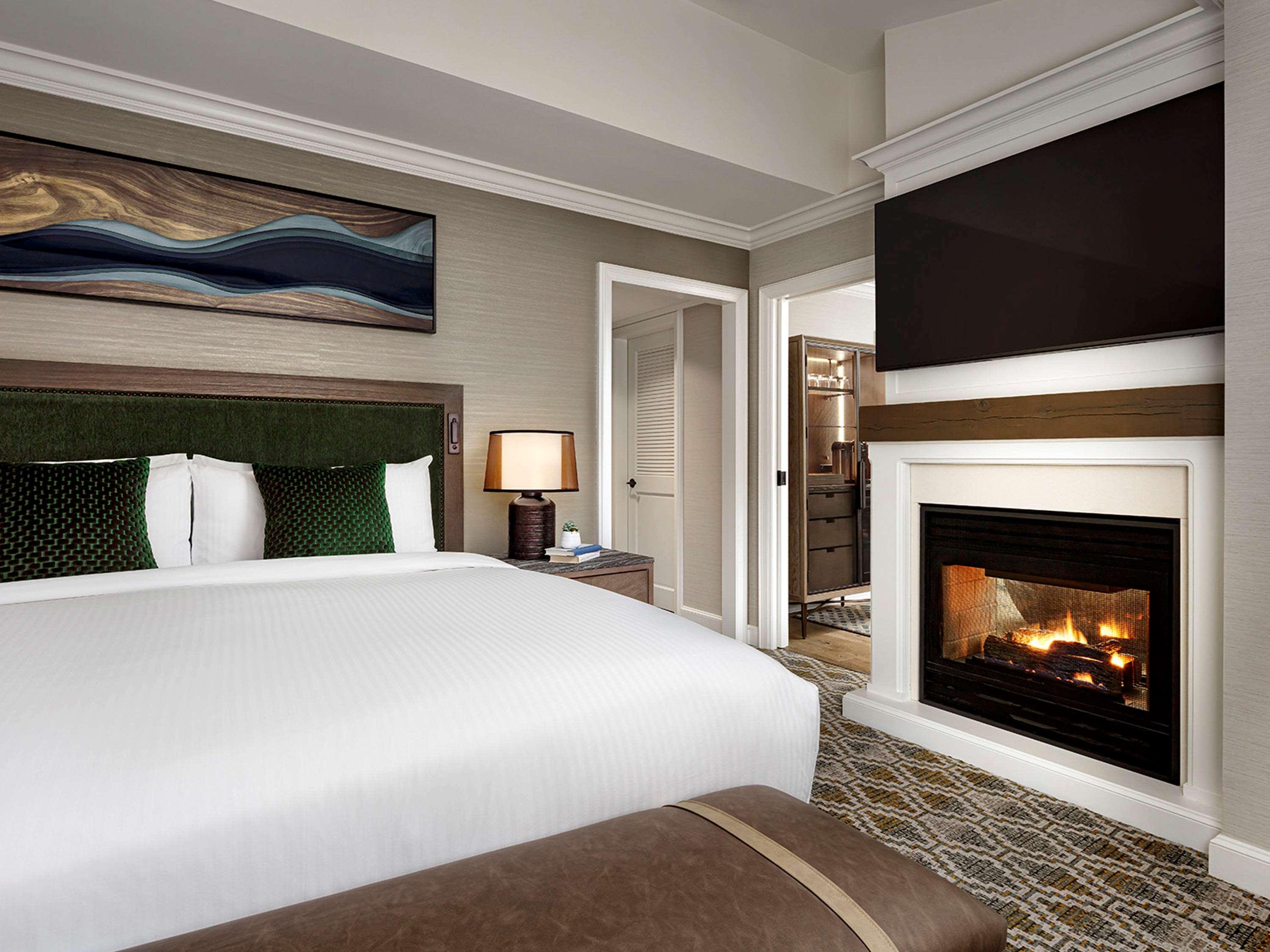 Fairmont Gold, Junior Suite, King Bed, Executive Lounge Access