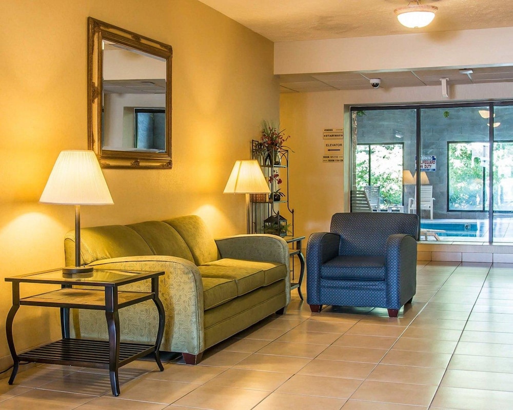 Comfort Inn Whitehall Near Michigan s Adventure 27/36