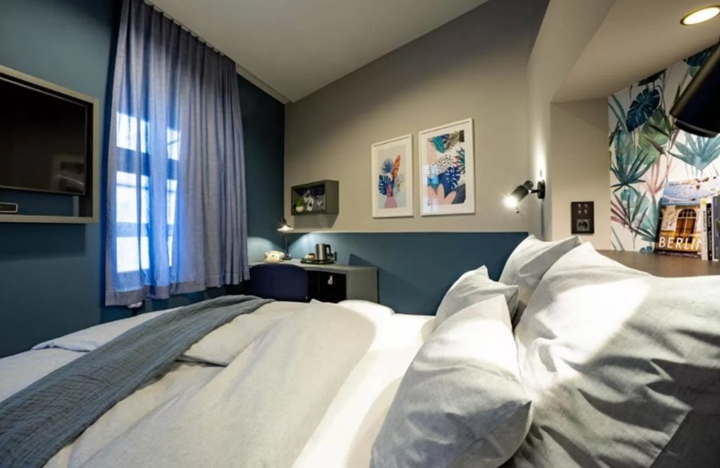 The Circus Hotel 9/50
