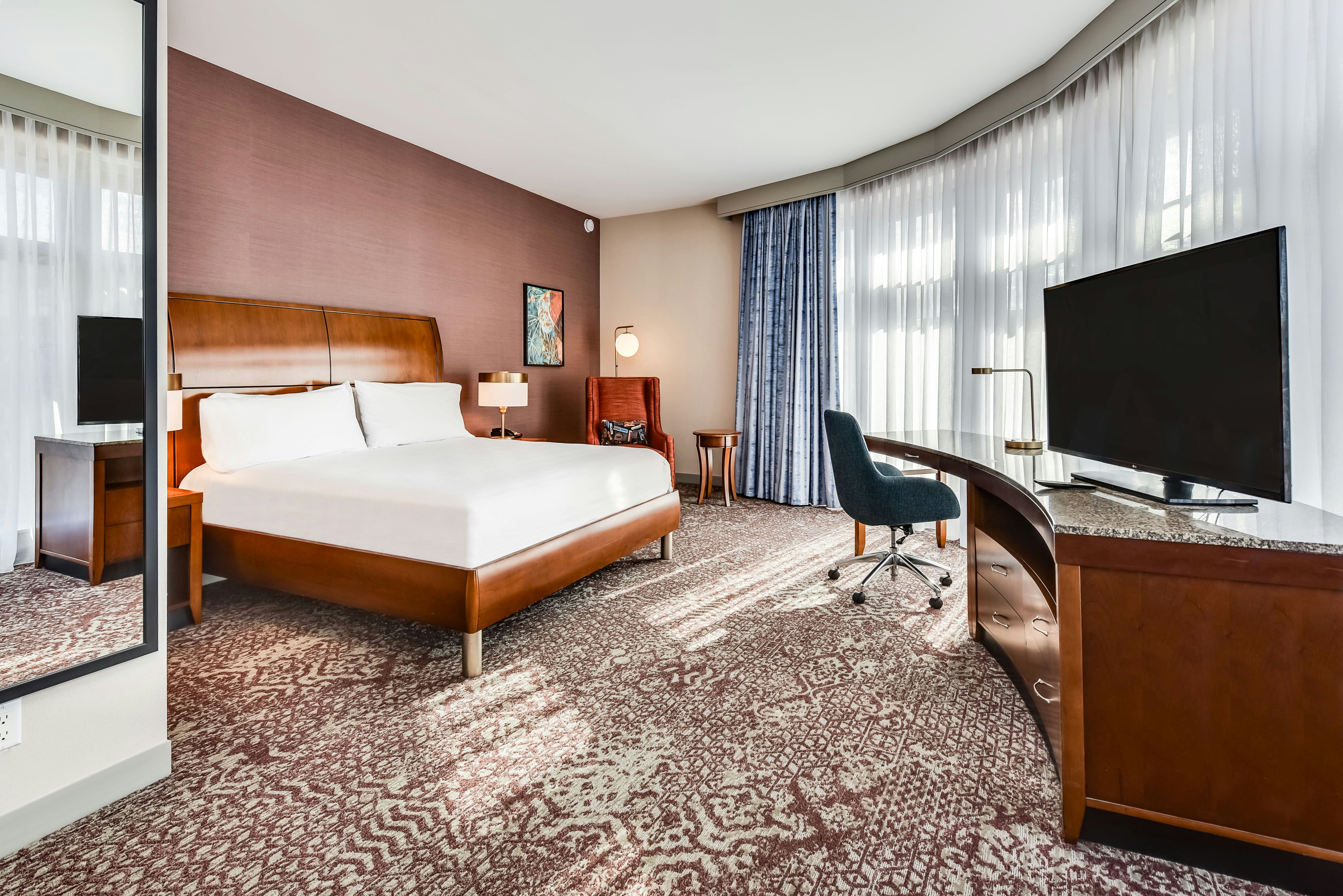 ROOM, KING BED, CITY VIEW