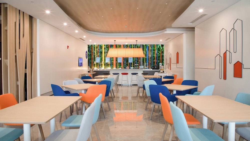 Holiday Inn Express Shanghai Hongqiao North 52/70