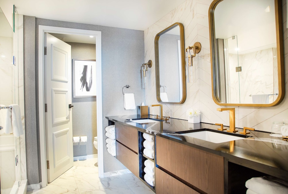 The Yorkville Royal Sonesta Hotel Toronto 11/55