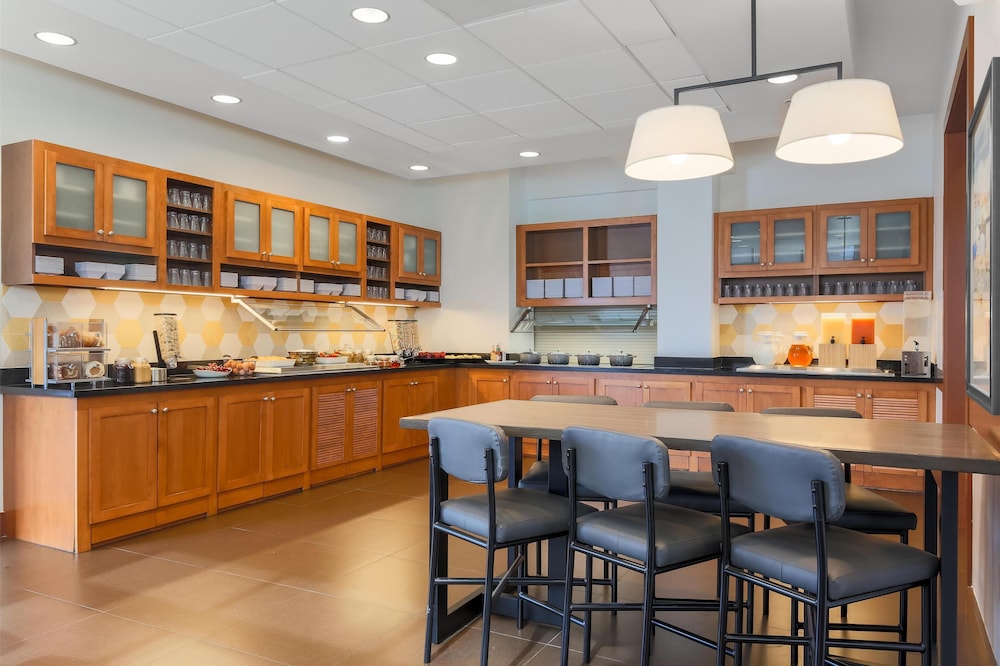 Hyatt Place UC Davis 34/50