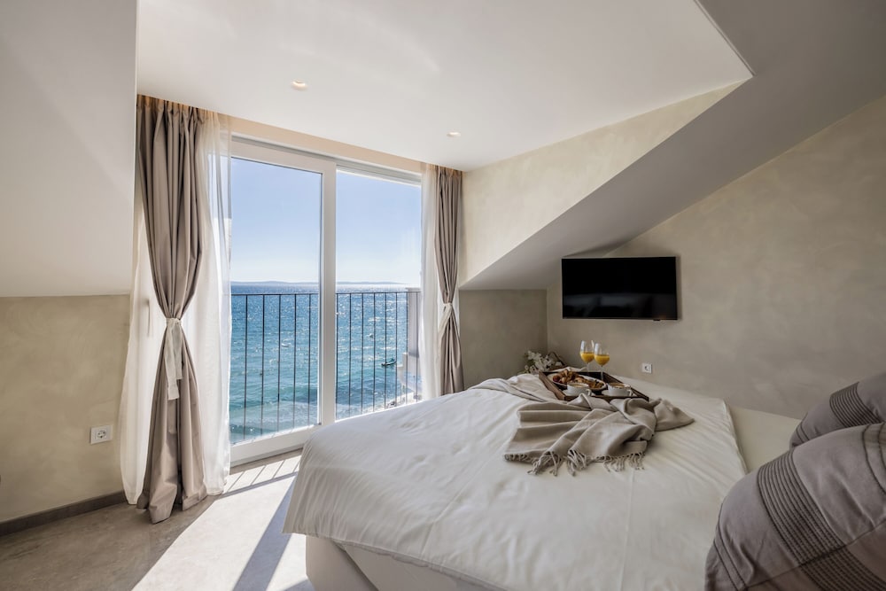 جناح بسرير كينج بإطلالة على البحر