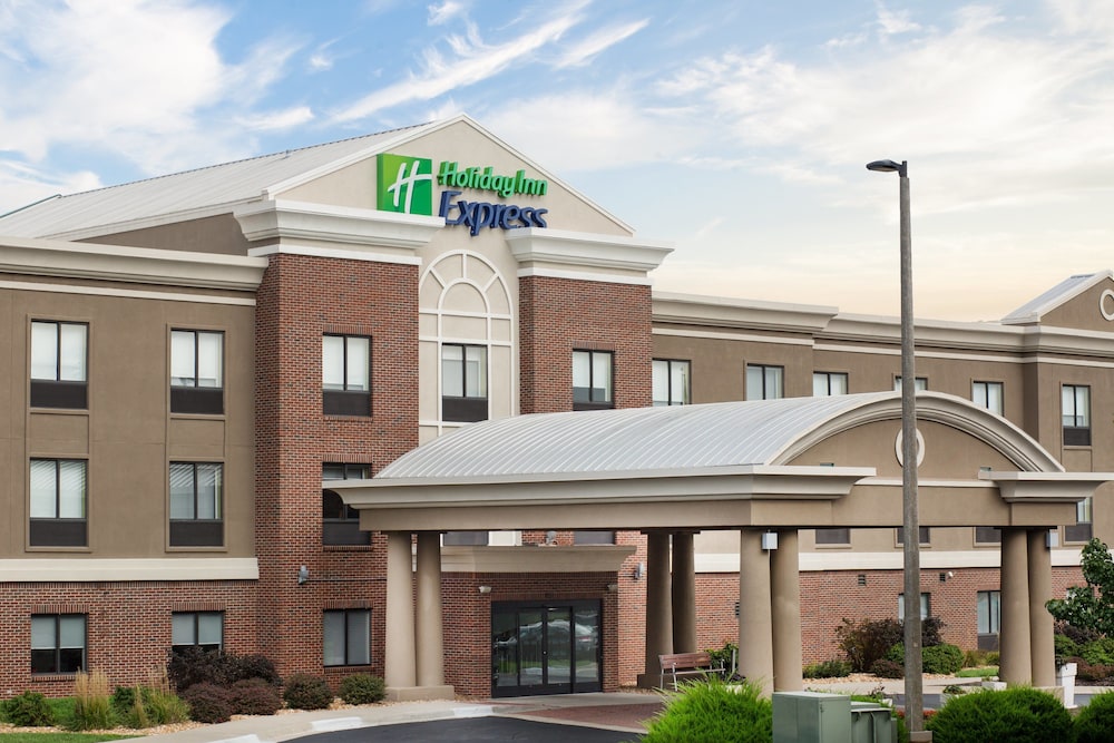 Holiday Inn Express Kansas City - At The Legends 1/60