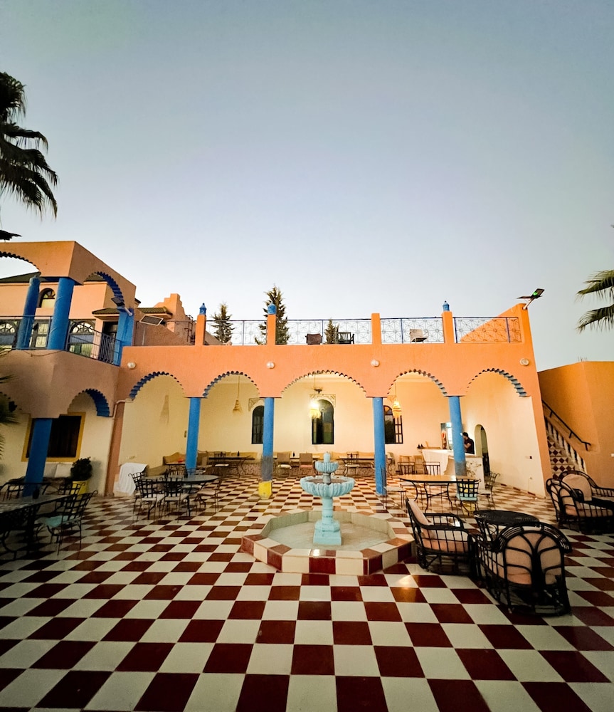 Riad Qodwa 38/45