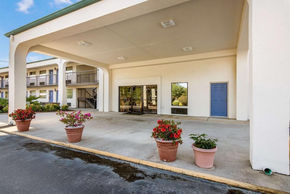 Rodeway Inn and Suites Macon photo4
