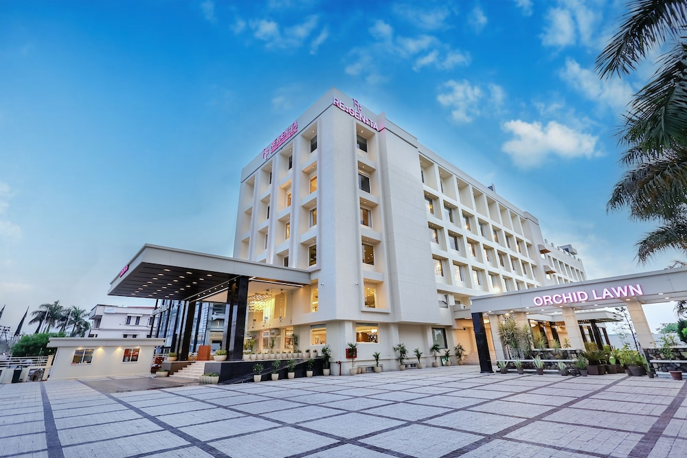 HOTEL SOFTEL PLAZA 11/50