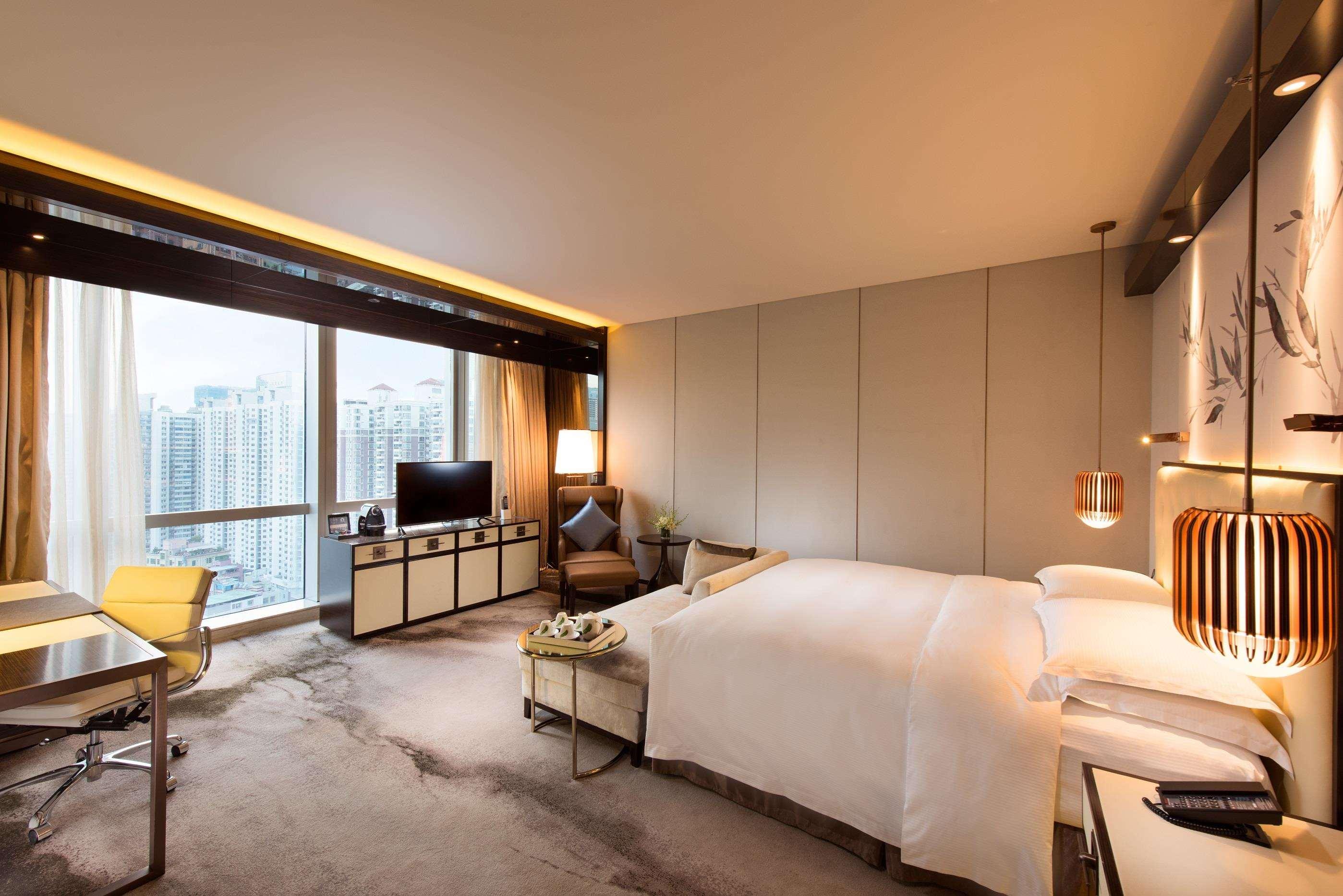 PREMIER, EXECUTIVE, KING BED, LOUNGE ACCESS