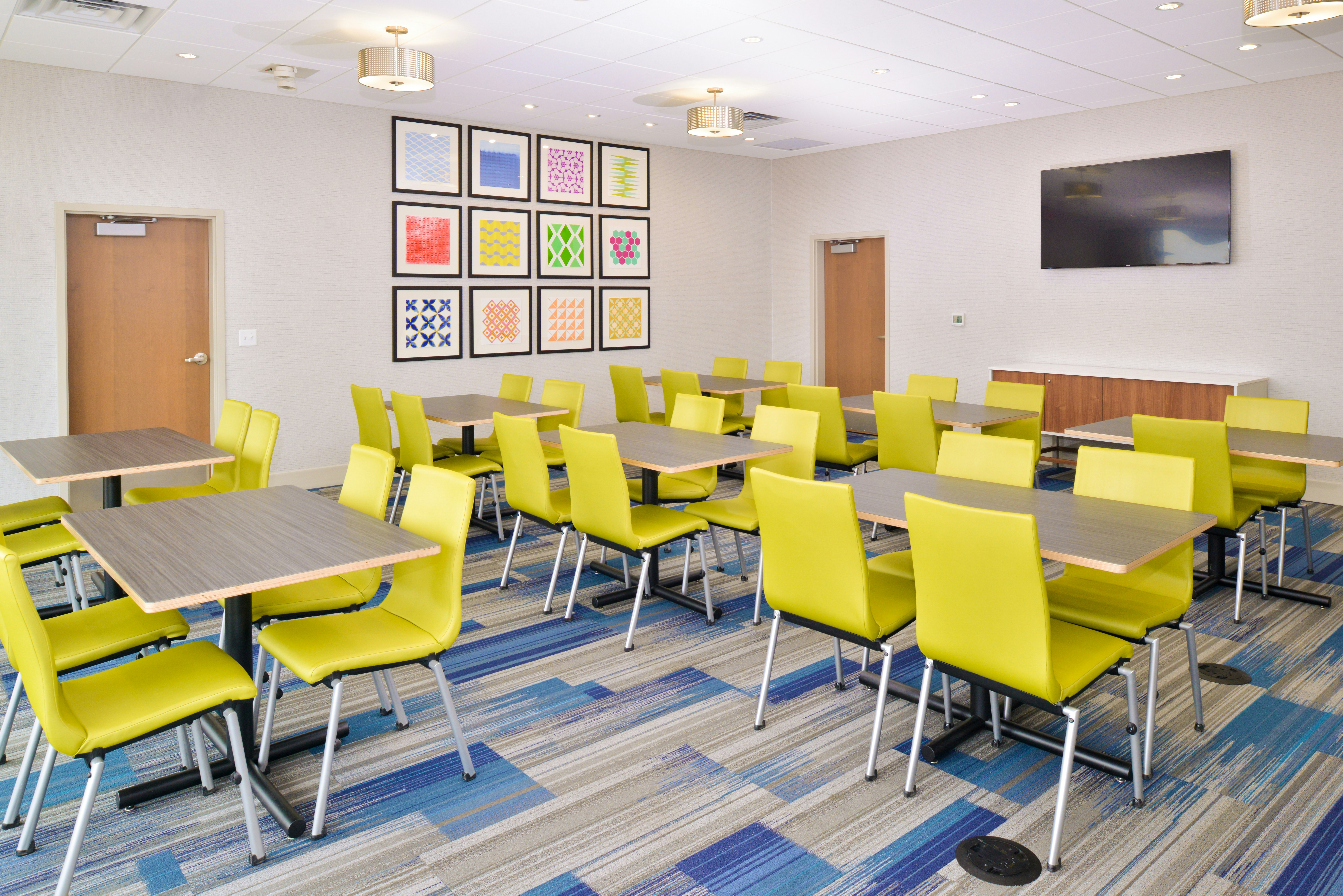 Holiday Inn Express And Suites Madison 58/65
