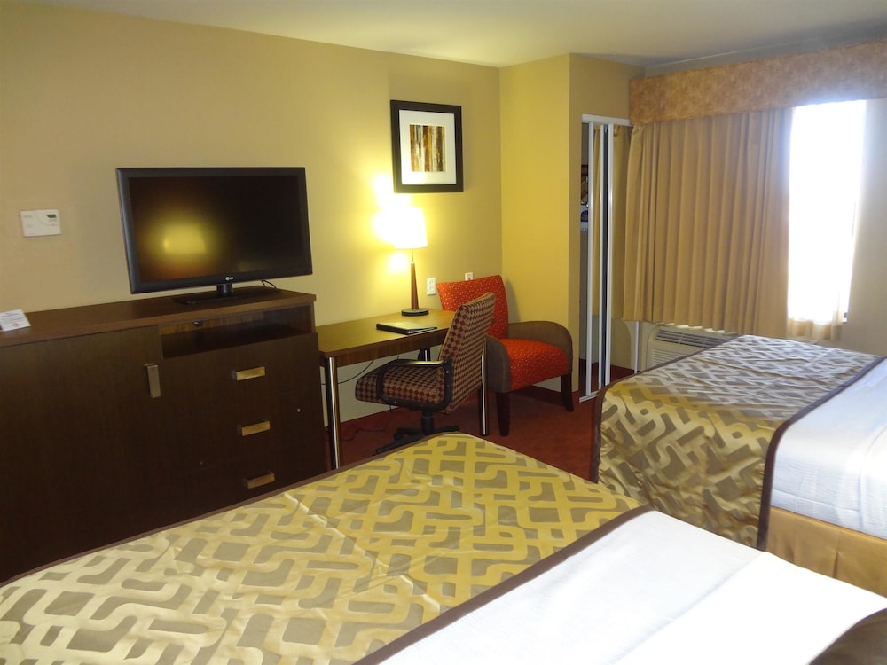 Best Western Plus Woodland Hills Hotel Suites 7/30