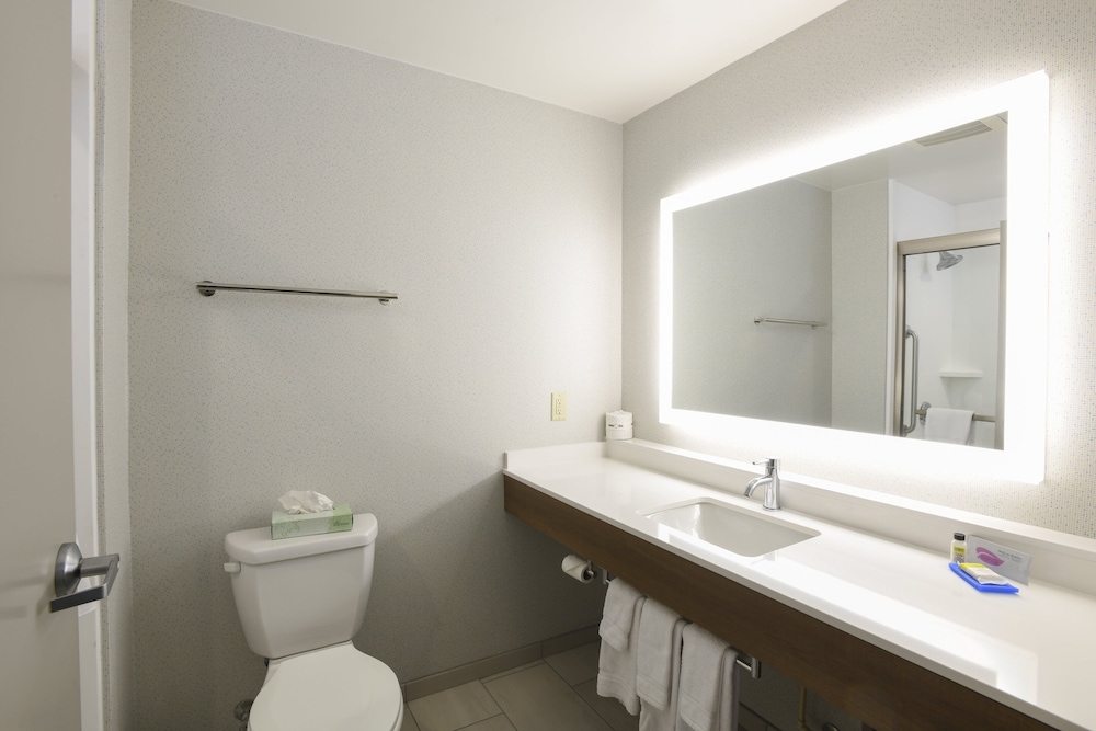 Holiday Inn Express Hotel Suites Richwood Cincinnati South 15/50