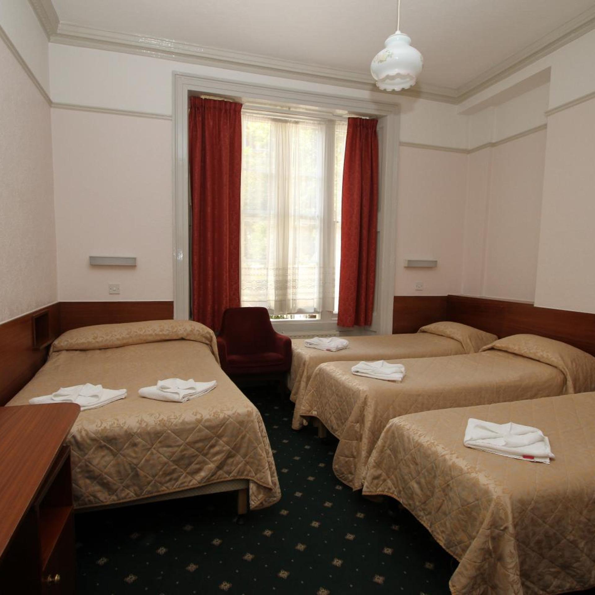 Room, Quintuple