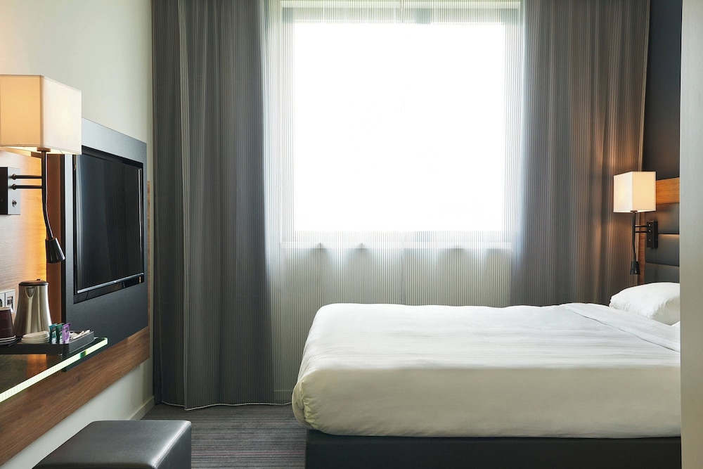Room at Moxy Edinburgh Airport, Newbridge