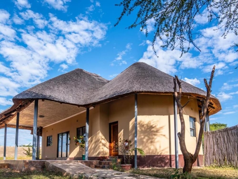 Nkanga Hotel 2/43