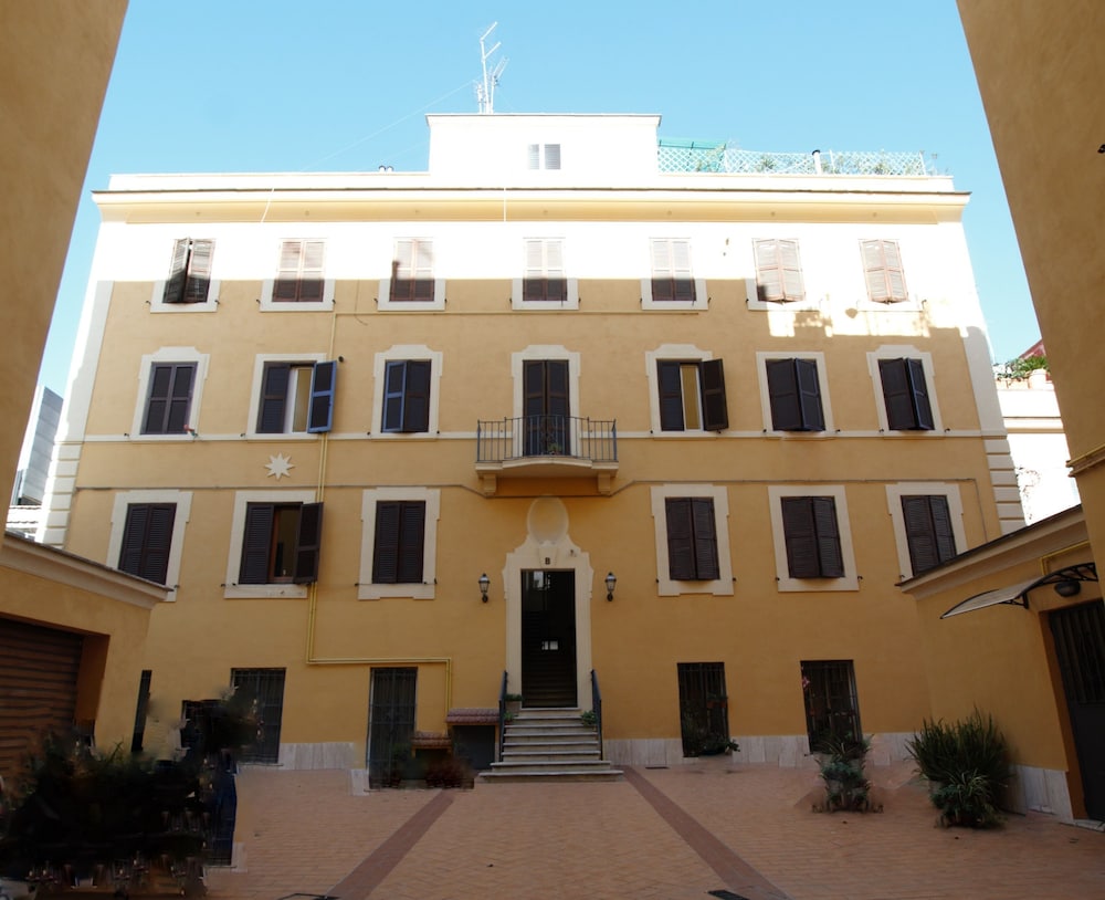 Vatican Holiday Hotel 1/36