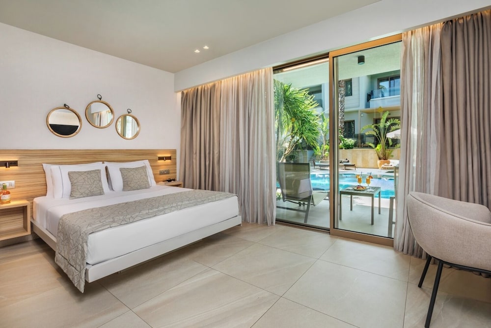 PREMIUM, STUDIO, DOUBLE BED, POOL VIEW
