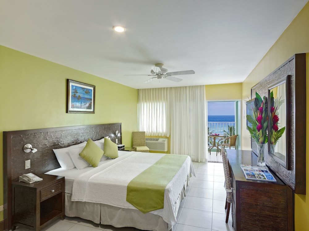 Coconut Court Beach Hotel 15/50