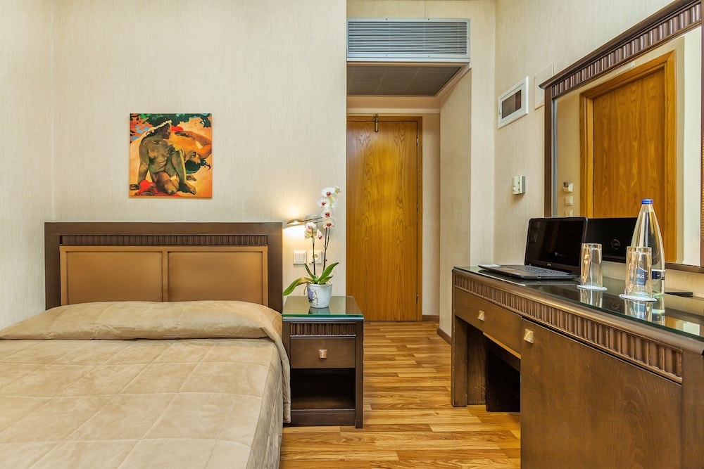 Egnatia Hotel 28/33